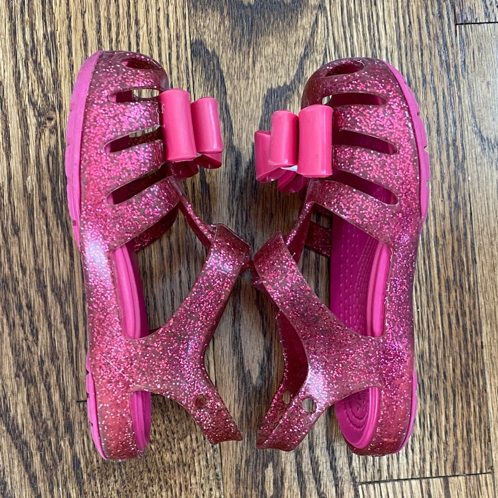 Pink glitter Crocs Isabella bow sandals, size 6. Excellent condition ships quick - Picture 7 of 12